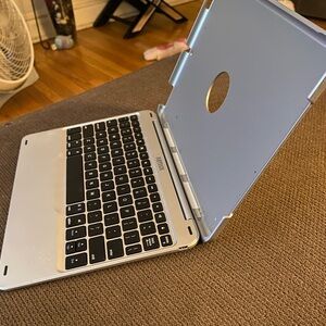 Slightly used wireless keyboard for iPad